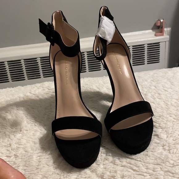 Never worn women’s size 8.5 dude block heel ankle strap dress shoe - Picture 3 of 4